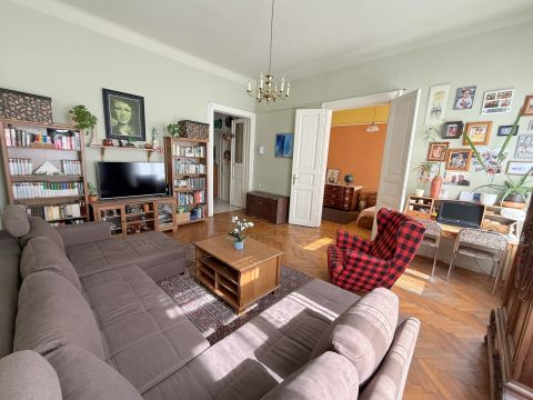Eladó Lakás 1085 Budapest 8. kerület Tágas, napfényes, cirkófűtéses lakás a Rákóczi térnél