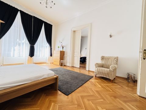 Eladó Lakás 1088 Budapest 8. kerület ,  DUPLA LAKÁS, DUPLA LEHETŐSÉG - ÉLJEN ÉS/VAGY ADJON KI!
