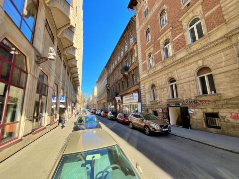 Kiadó Lakás 1067 Budapest 6. kerület , Szondi utcában kiadó garzon lakás!!