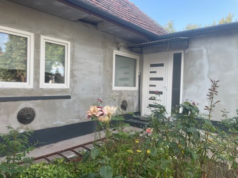 Eladó Ház 2040 Budaörs , Fő úthoz közel