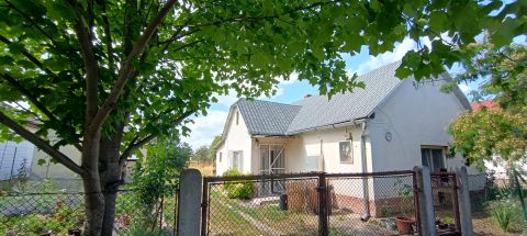Eladó Ház 8651 Balatonszabadi , Balatonszabadi faluban, rendezett utcában 2 szobás családi ház eladó