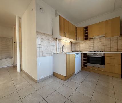 Eladó Lakás 6000 Kecskemét , Kecskeméten 1. emeleti, 62 m2-es, erkélyes lakás eladó 