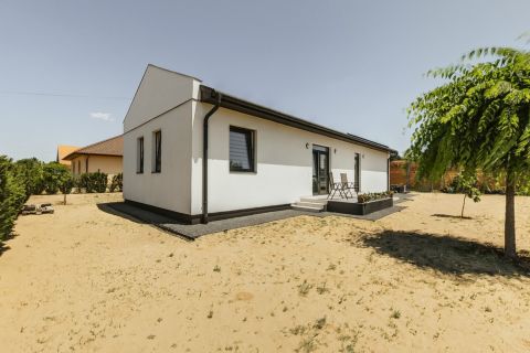 Eladó Ház 6000 Kecskemét , 2 rendbeli ház, sarki telken
