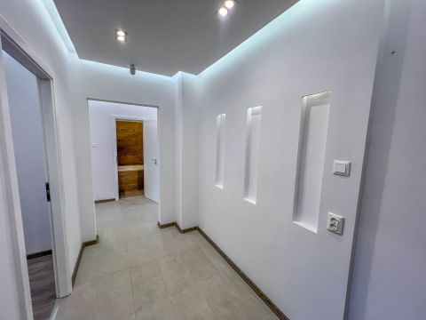 Eladó Lakás 1181 Budapest 18. kerület , Gyönyörűen felújított panellakás a Havanna-telepen