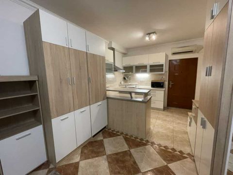 Kiadó Lakás 6000 Kecskemét Belvárosban kis lakás kertkapcsolattal kiadó