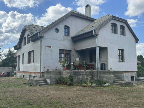Eladó Ház 2735 Dánszentmiklós , Iskolához közel