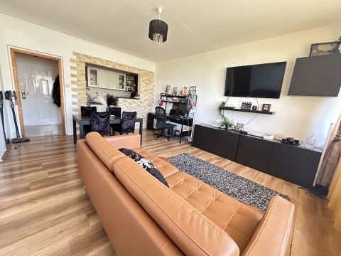 Eladó Lakás 1144 Budapest 14. kerület Egyedi kialakítású, teljeskörűen felújított 2+gardrób szobás
