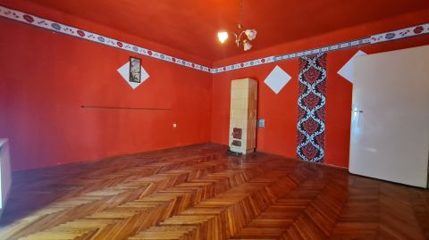 Eladó Lakás 7300 Komló Komló kedvelt utcájában, 38 m2-es, 1. emeleti lakás eladó!