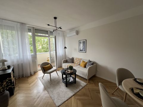 Eladó Lakás 1123 Budapest 12. kerület , Napfényes, teljeskörűen felújított, Déli pu. közelében