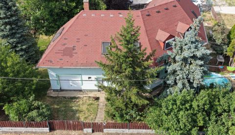 Eladó Ház 1106 Budapest 10. kerület , Kőbánya kertváros részén eladó bruttó 130 nm-es ikerfél