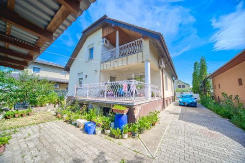 Eladó Ház 2220 Vecsés , KÉTSZINTES ÖNÁLLÓ CSALÁDI HÁZ, NAGY PINCÉVEL