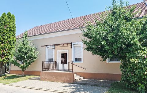 Eladó Ház 8840 Csurgó , Csurgó központjában 76 m2-es lakás eladó! 