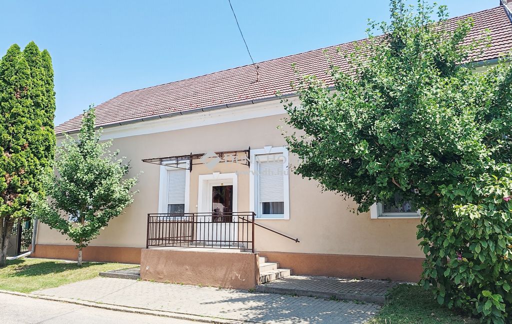 8840 Csurgó , Csurgó központjában 76 m2-es lakás eladó! — 1/16