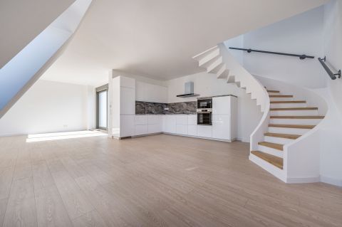 Eladó Lakás 1061 Budapest 6. kerület , LUXUS PENTHOUSE AZ OKTOGONNÁL!