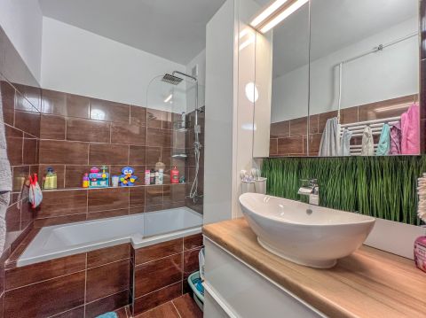 Eladó Lakás 1203 Budapest 20. kerület , Gyönyörűen felújított, gépesített lakás a városközpontban