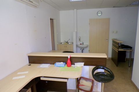 Kiadó Üzlethelyiség 4400 Nyíregyháza Nyíregyháza, Kórház közelében.
