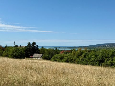 Eladó Telek 8175 Balatonfűzfő , Csendes kertváros övezetben, balatoni részpanorámás telek