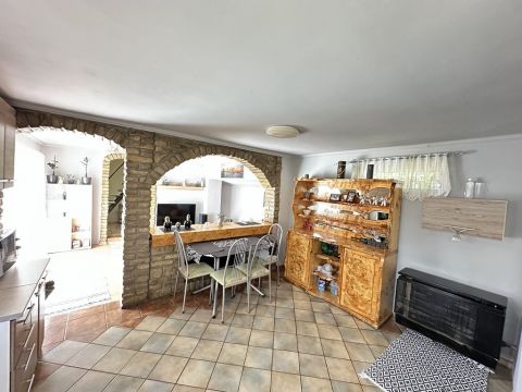 Eladó Ház 6044 Kecskemét ÚRIHEGYBEN , NAPPALI + 4 SZOBÁS 2 SZINTES CSALÁDI HÁZ