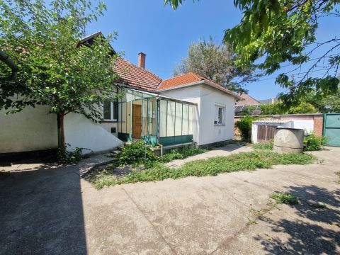Eladó Ház 6500 Baja , Belváros