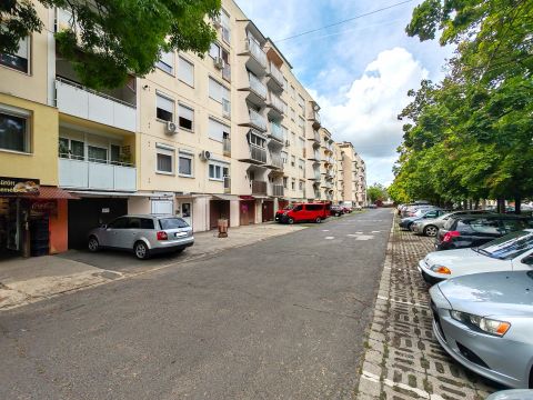 Eladó Lakás 5600 Békéscsaba , Lencsési lakótelepen, Non Stop környékén