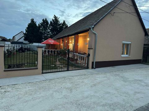 Eladó Ház 2220 Vecsés , Csendes utcában, közel a központhoz.