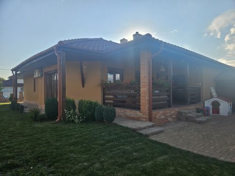 Eladó Ház 9173 Győrladamér , Országút u 40