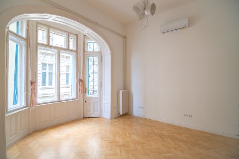 Eladó Lakás 1066 Budapest 6. kerület 