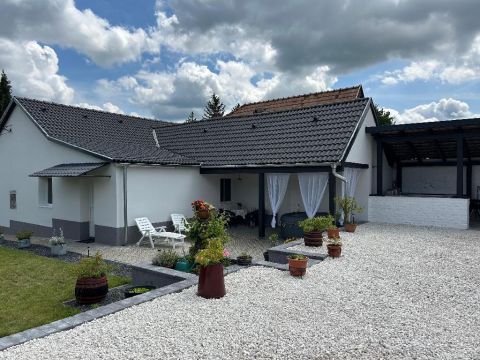 Eladó Ház 8400 Ajka , 8400 Ajka, lakóövezet