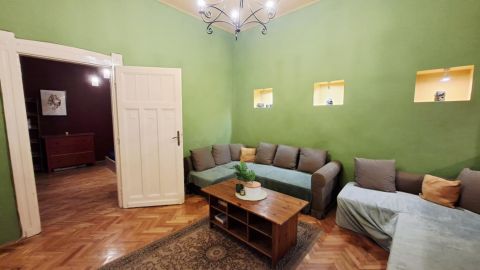 Eladó Lakás 1088 Budapest 8. kerület Hangulatos, cirkófűtéses lakás a Palotanegyedben