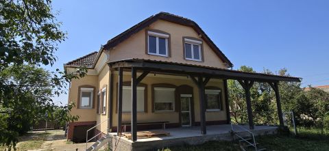 Eladó Ház 2457 Adony , Dunához közeli utcában
