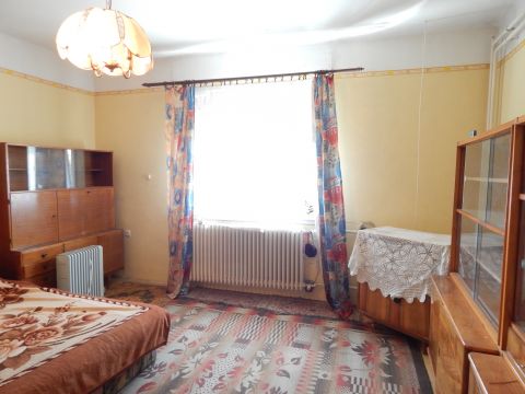 Eladó Ház 8135 Dég , Jó állapotú, háromszobás, nettó 104 m2 Kádár-kocka ház eladó