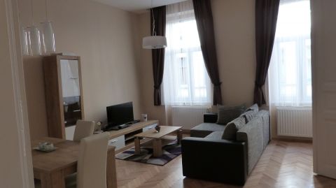 Kiadó Lakás 1063 Budapest 6. kerület , Kodály Köröndnél  bútorozott 3 szobás lakás kiadó!
