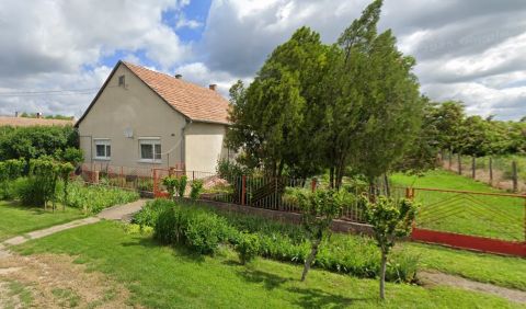 Eladó Ház 8135 Dég Jó állapotú, háromszobás, nettó 104 m2 Kádár-kocka ház eladó