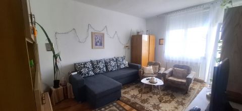 Eladó Lakás 9700 Szombathely 11-es Huszár úta csendes részén 4. emeleti lakás !