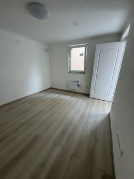 Eladó Lakás 2013 Pomáz Eladó 30 nm-es lakás 60 nm saját használatú kertel! 