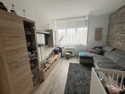 Eladó Lakás 9700 Szombathely Bolyai János utcában kétszobás, hangulatos lakás zárószinten