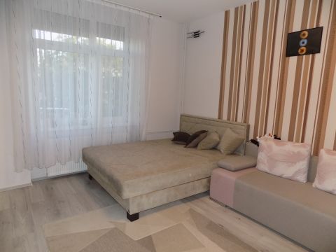 Eladó Ház 4034 Debrecen , Belváros közeli családi ikerház