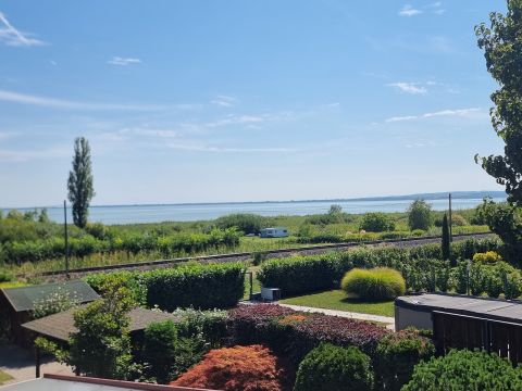 Eladó Ház 8313 Balatongyörök , Néhány perc sétatávolságra a Balatontól