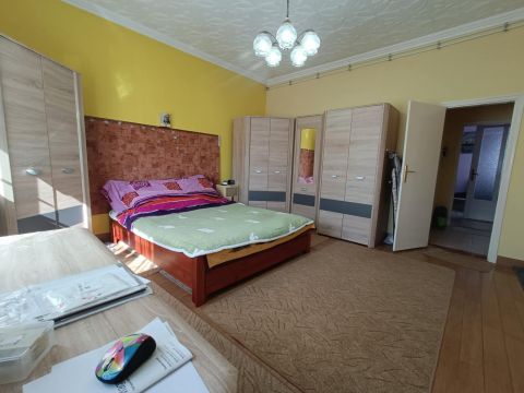 Eladó Ház 2750 Nagykőrös , csendes aszfaltozott utcában nagy családosoknak ajánlott