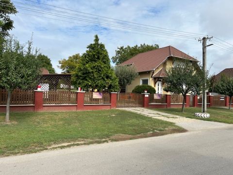 Eladó Vendéglátás 5350 Tiszafüred Tiszafüred Fürdő