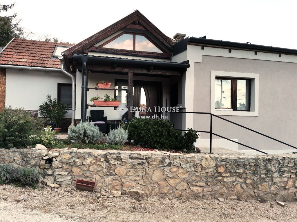 8220 Balatonalmádi — 1/20