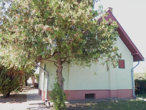 Eladó Ház 8130 Enying , Balatontól 10 perc autóútra fűthető zártkerti nyaraló eladó