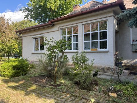 Eladó Ház 2092 Budakeszi , Virágvölgyben, csendes mellékutcában