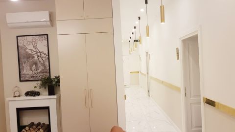 Eladó Vendéglátás 1053 Budapest 5. kerület Astoriánál üzemelő saját fürdős-teakonyhás 8 unit-os hotel