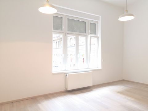 Eladó Lakás 1136 Budapest 13. kerület Vígszínháztól pár lépésre újszerű, nappali + 2hálós apartman
