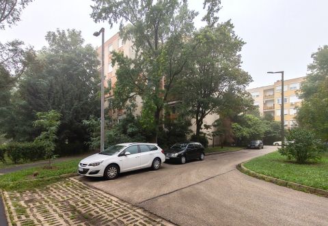 Kiadó Lakás 5600 Békéscsaba , Lencsési lakótelepen, Kőris utcában.