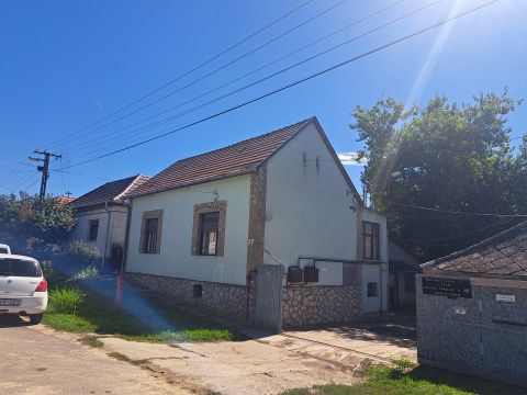 Eladó Ipari 7479 Sántos , Sántos Kúlturház