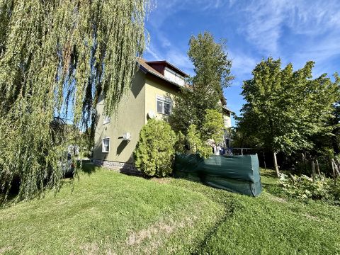 Eladó Lakás 8440 Herend , Herenden zöldövezeti részén kis tégla lakás 
