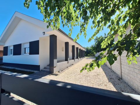 Eladó Ház 2376 Hernád , Hernádon újépítésű családi ház, önálló, nagy telekkel eladó