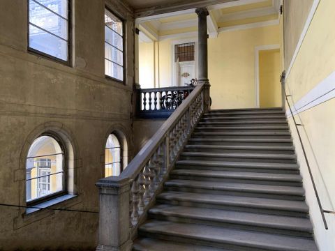 Eladó Lakás 1067 Budapest 6. kerület Oktogon és Nyugati pályaudvar között patinás házban